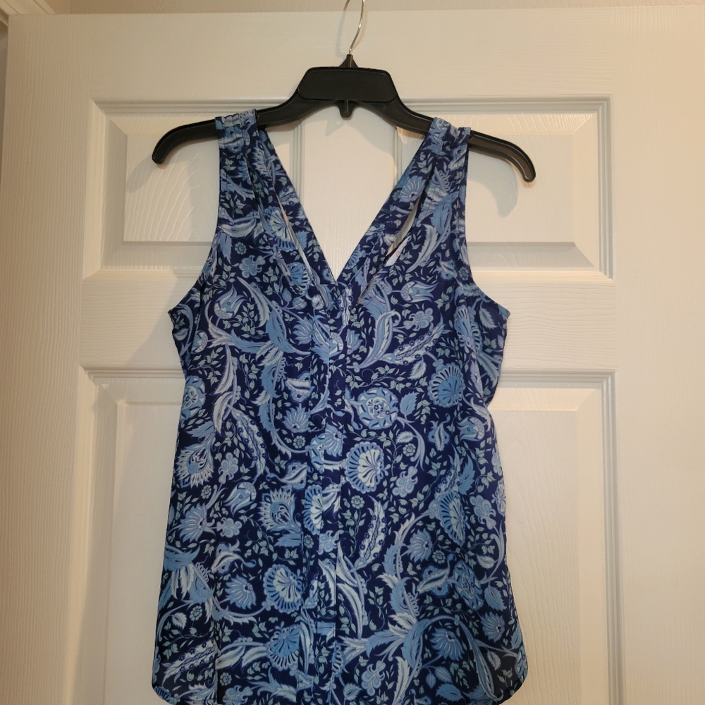Candie's sleeveless blouse ( closet cleanout)